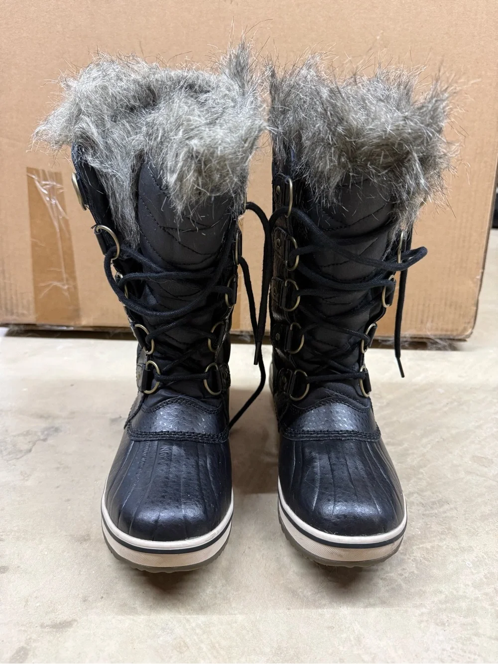 Sorel Tofino II Black Winter Lace-Up Boots with Gray Faux-Fur Cuff